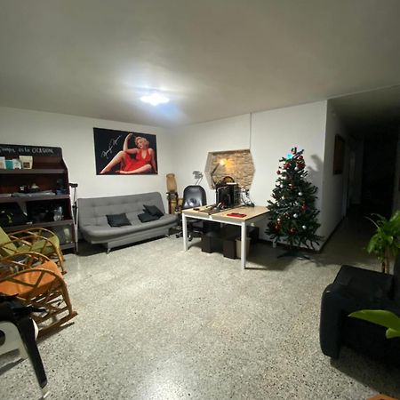 Hostel Kumho Alojamiento Medellín Kültér fotó