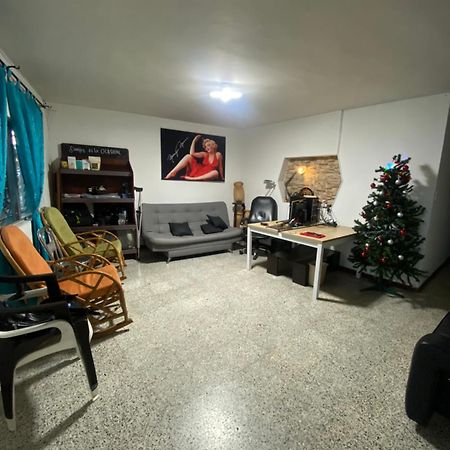 Hostel Kumho Alojamiento Medellín Kültér fotó