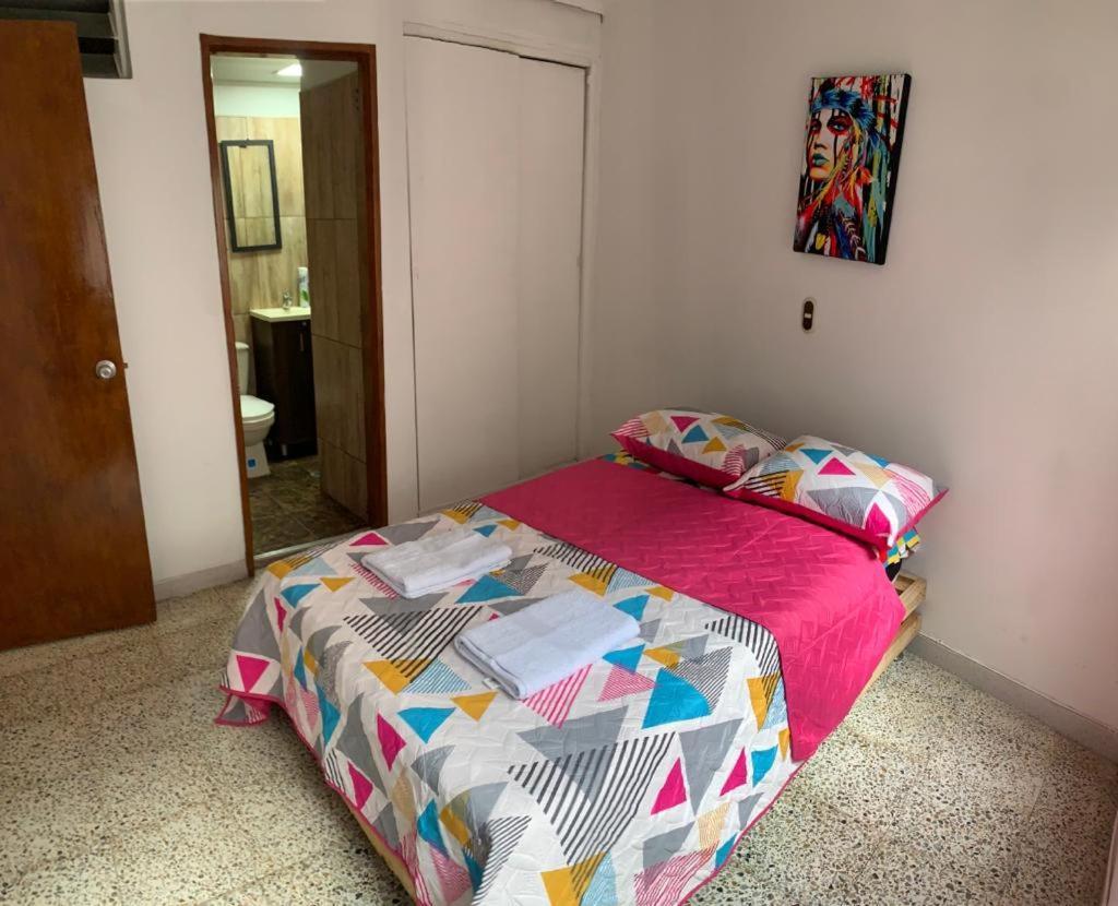 Hostel Kumho Alojamiento Medellín Kültér fotó