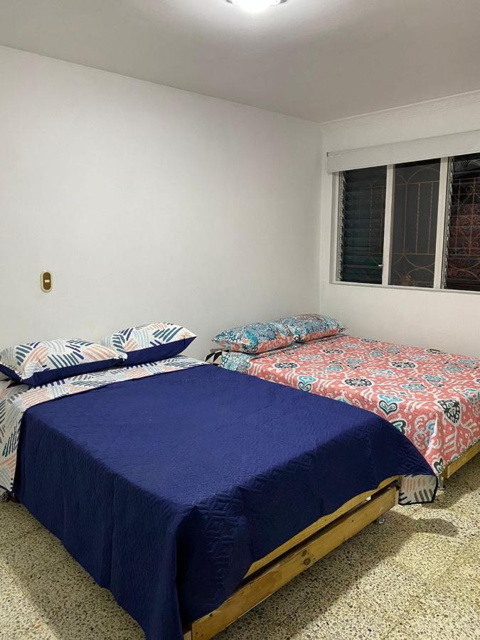 Hostel Kumho Alojamiento Medellín Kültér fotó