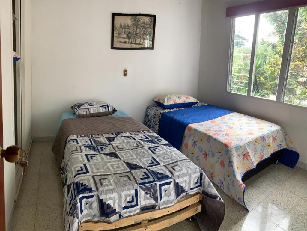 Hostel Kumho Alojamiento Medellín Kültér fotó