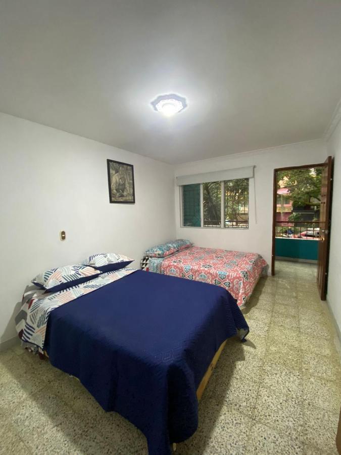 Hostel Kumho Alojamiento Medellín Kültér fotó