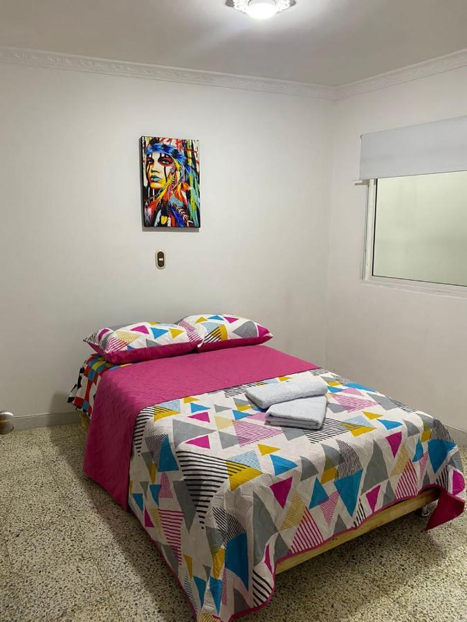 Hostel Kumho Alojamiento Medellín Kültér fotó
