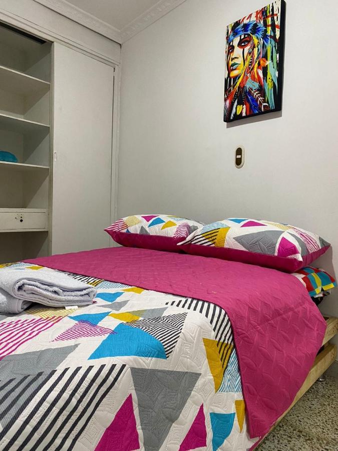 Hostel Kumho Alojamiento Medellín Kültér fotó