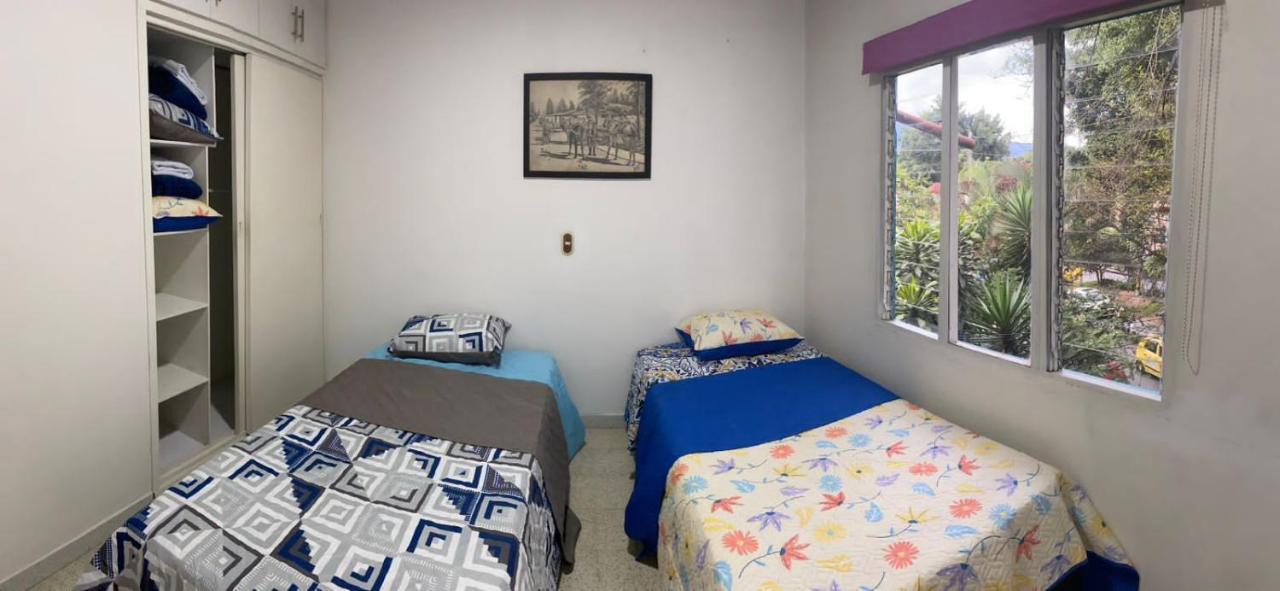 Hostel Kumho Alojamiento Medellín Kültér fotó