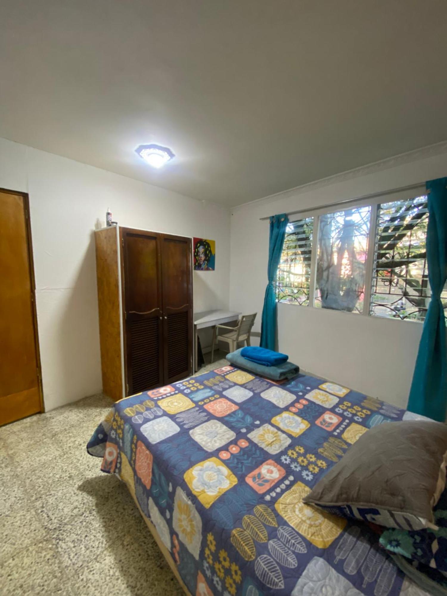 Hostel Kumho Alojamiento Medellín Kültér fotó