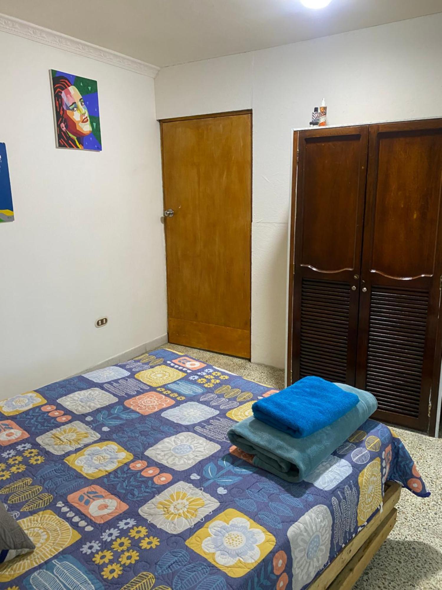 Hostel Kumho Alojamiento Medellín Kültér fotó